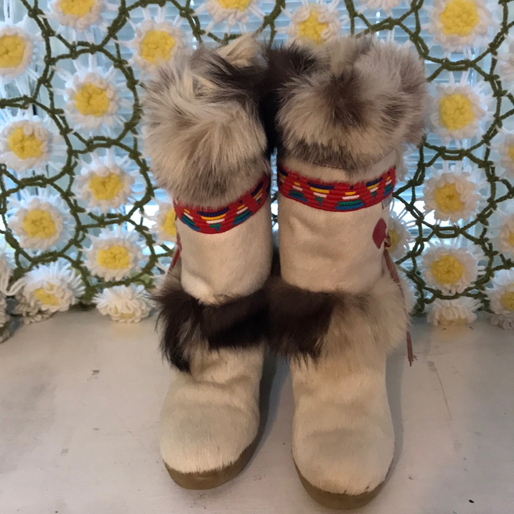 Goat hair and leather boots. Shearling Lines. 7-8